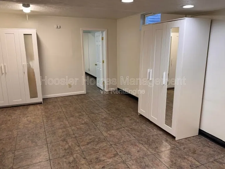 770 E 61st St #7 — Photo 16