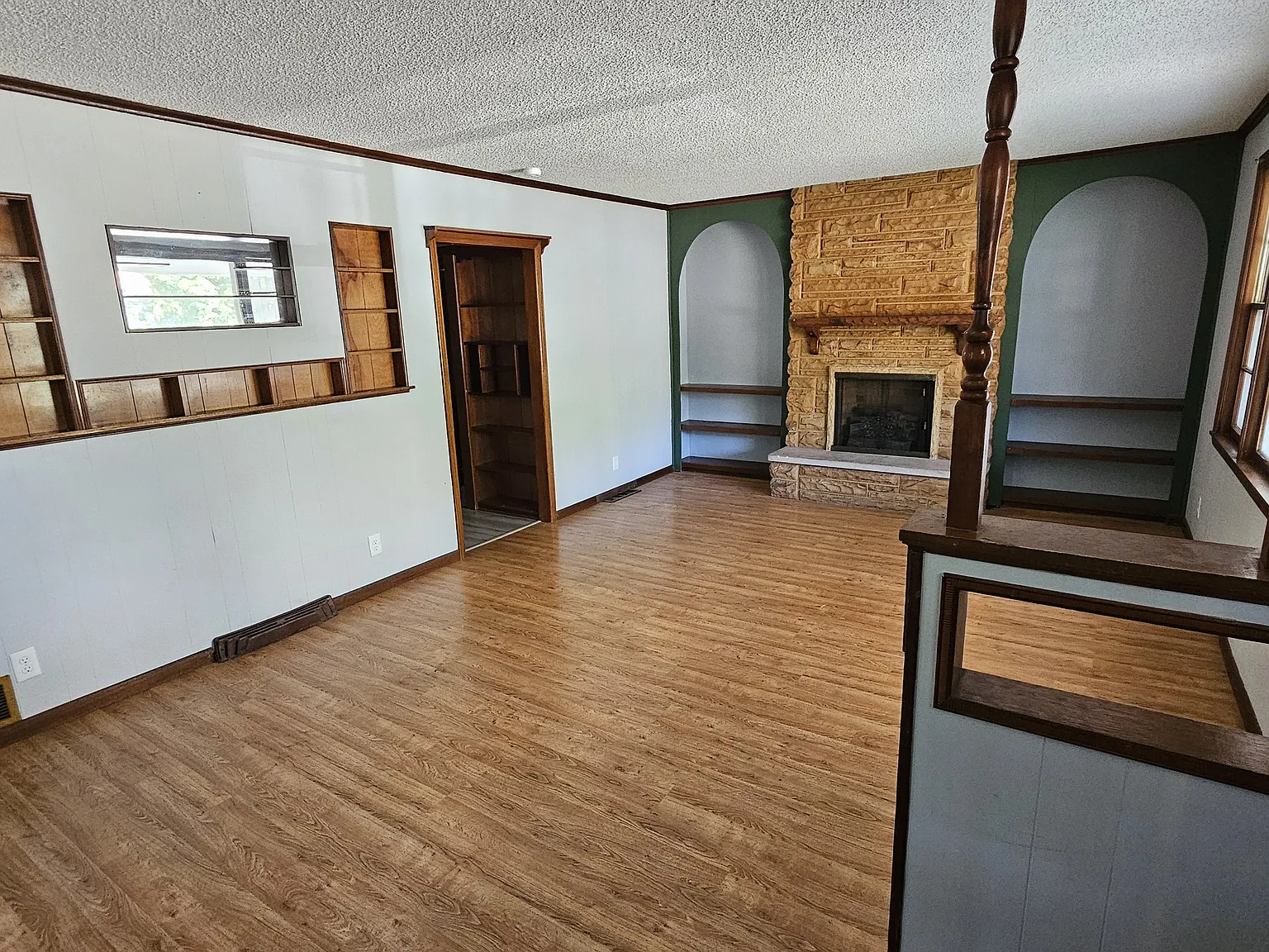 3 bed, 1110 sqft, $1,300 — Photo 2