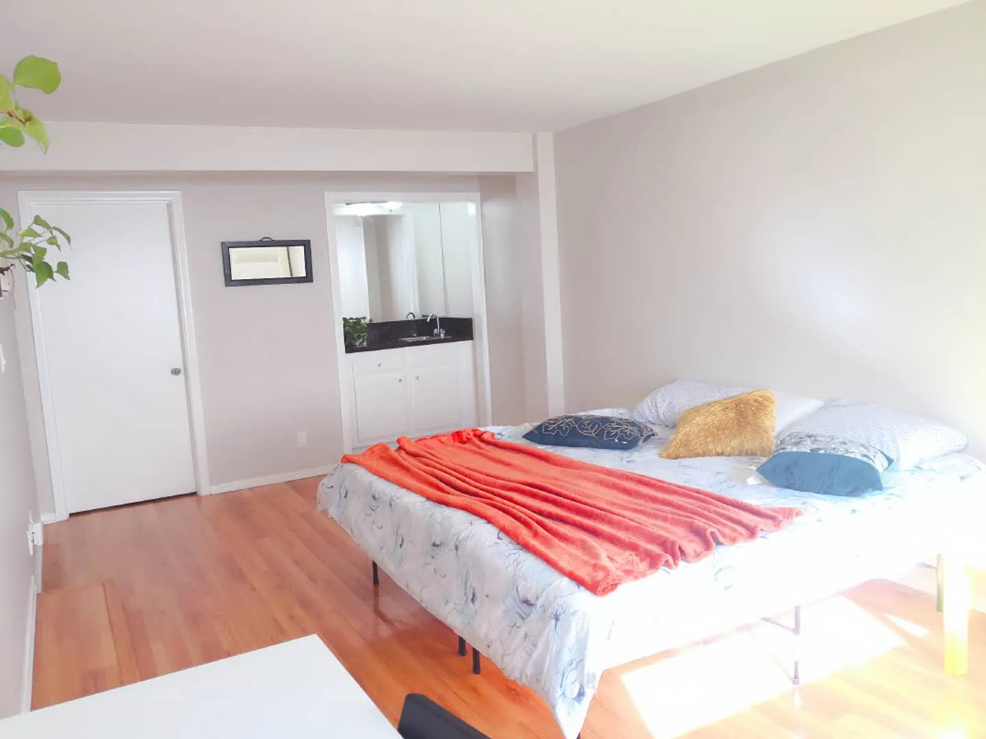1424 Amherst Ave #QPT - Planetlover — Photo 3
