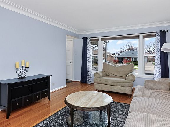 4th image of 2832 W 100th Pl