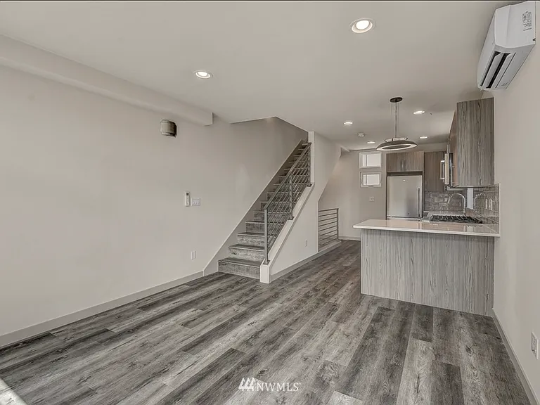730 N 43rd St — Photo 3
