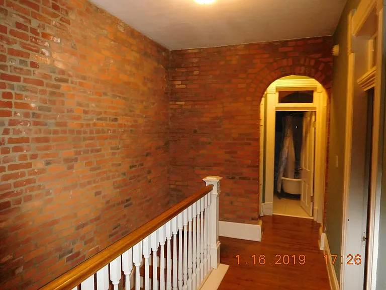 1340 Hunter Ave — Photo 8