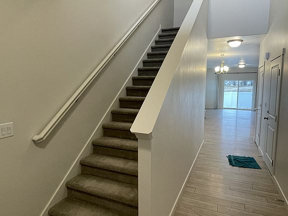 3rd image of 405 W Domain Ln