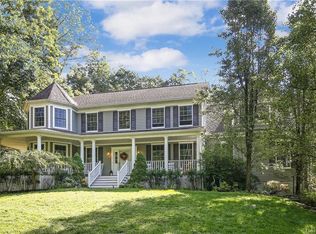 4 Amato Dr E, Cortlandt Manor, NY 10567