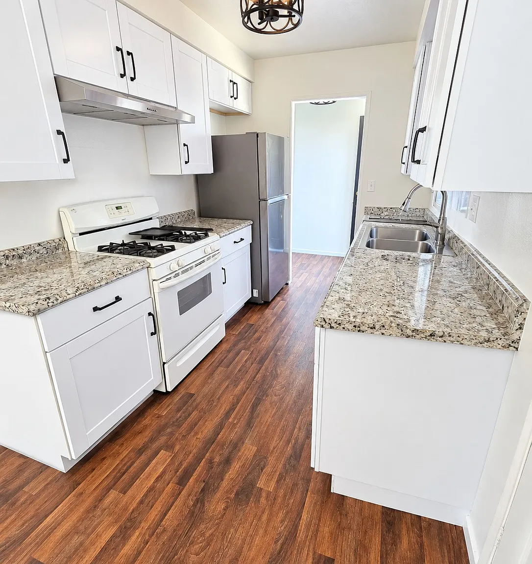 3 bed, 1200 sqft, $3,850 — Photo 2
