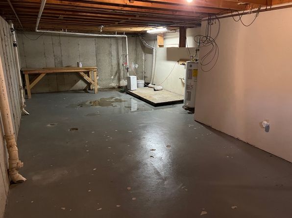203 Western Ave APT 13, Hampden, ME 04444