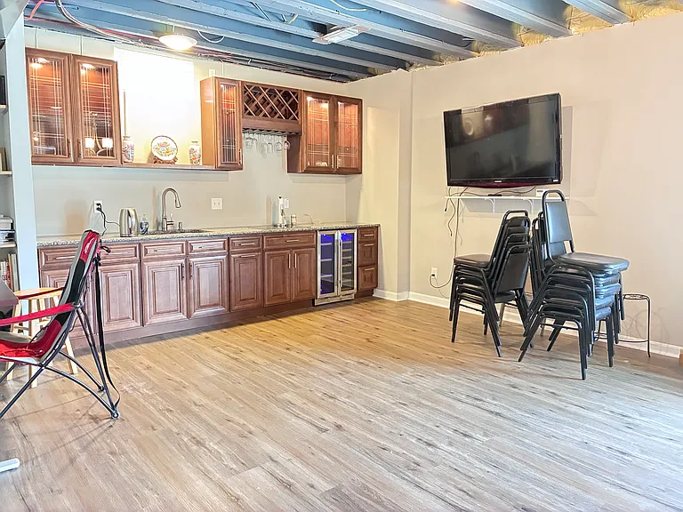 8955 Winthrop Ln — Photo 4