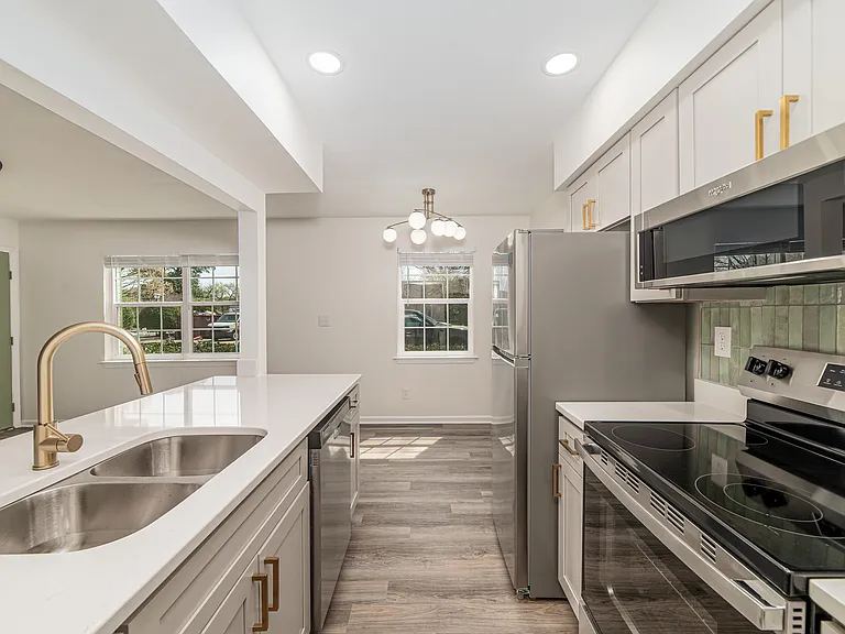 Meadow Brook Terrace — Photo 30