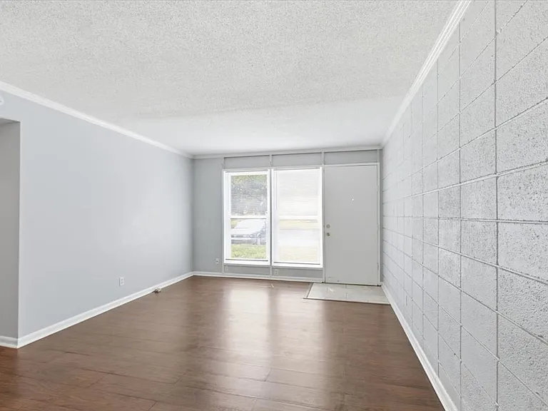 3307 Mayflower Street — Photo 2