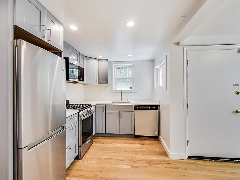 816 Peninsula Ave #B — Photo 6