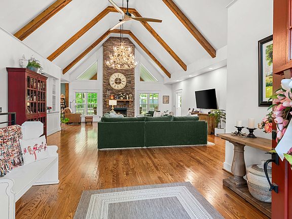 5th image of 587A Douglas Ln
