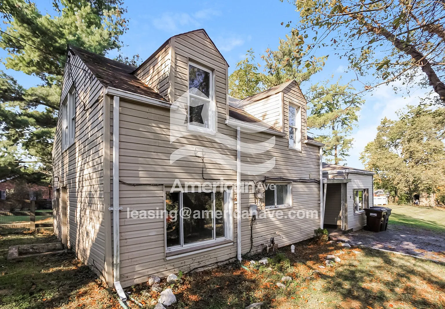 3 bed, 1.0 bath, 1256 sqft, $1,467 — Photo 3