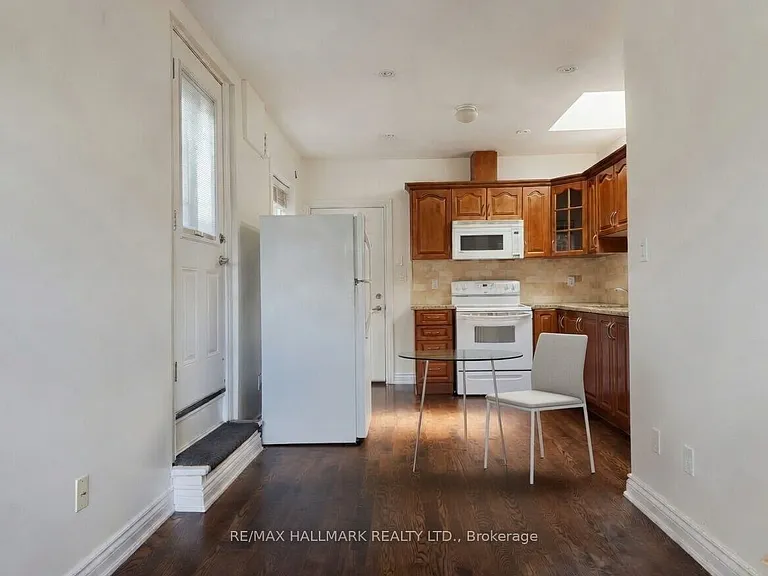 2038 Danforth Ave #2 — Photo 9