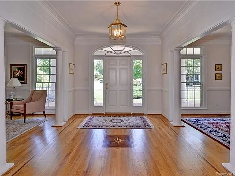 116 Westbury — Photo 3