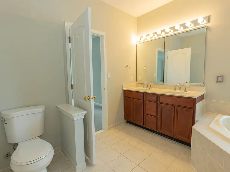 305 Lewisburg Ln — Photo 16