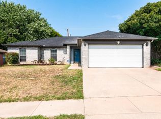 7021 Brookdale Dr, Watauga, TX 76148