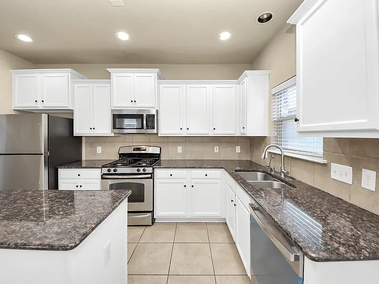 6106 Grassy Haven Ln — Photo 20