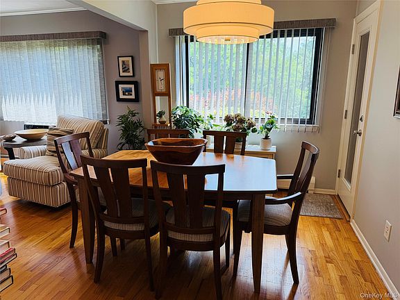 5th image of 8 E Lawrence Park Drive #9