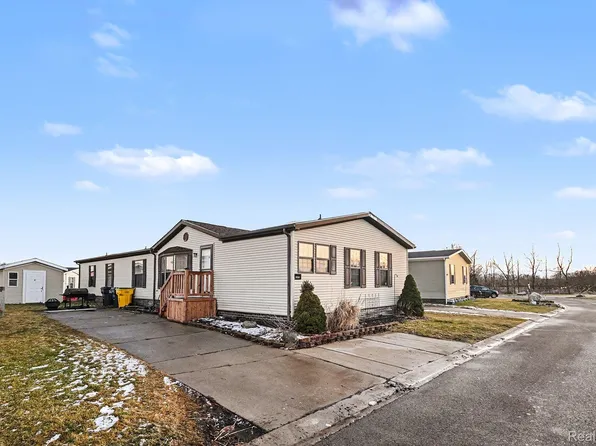 9261 Fairview Dr, Northville, MI 48167