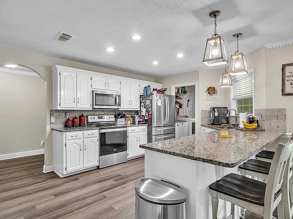3rd image of 60 Bogey Ln