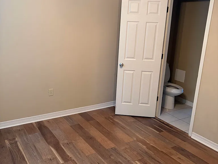 913 W Rothland St #A — Photo 28
