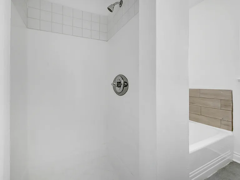 Wilcox Apartments — Photo 18