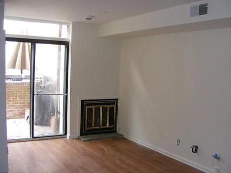 Living room w/fireplace