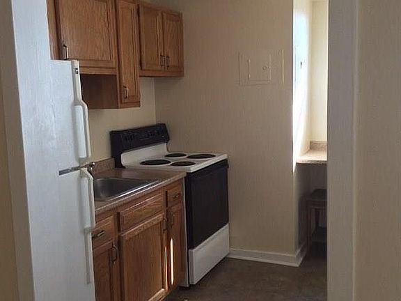 5th image of 11720 Edgewater Dr APT 808