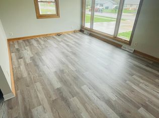 W198N16934 Ridgeway Dr, Jackson, WI 53037