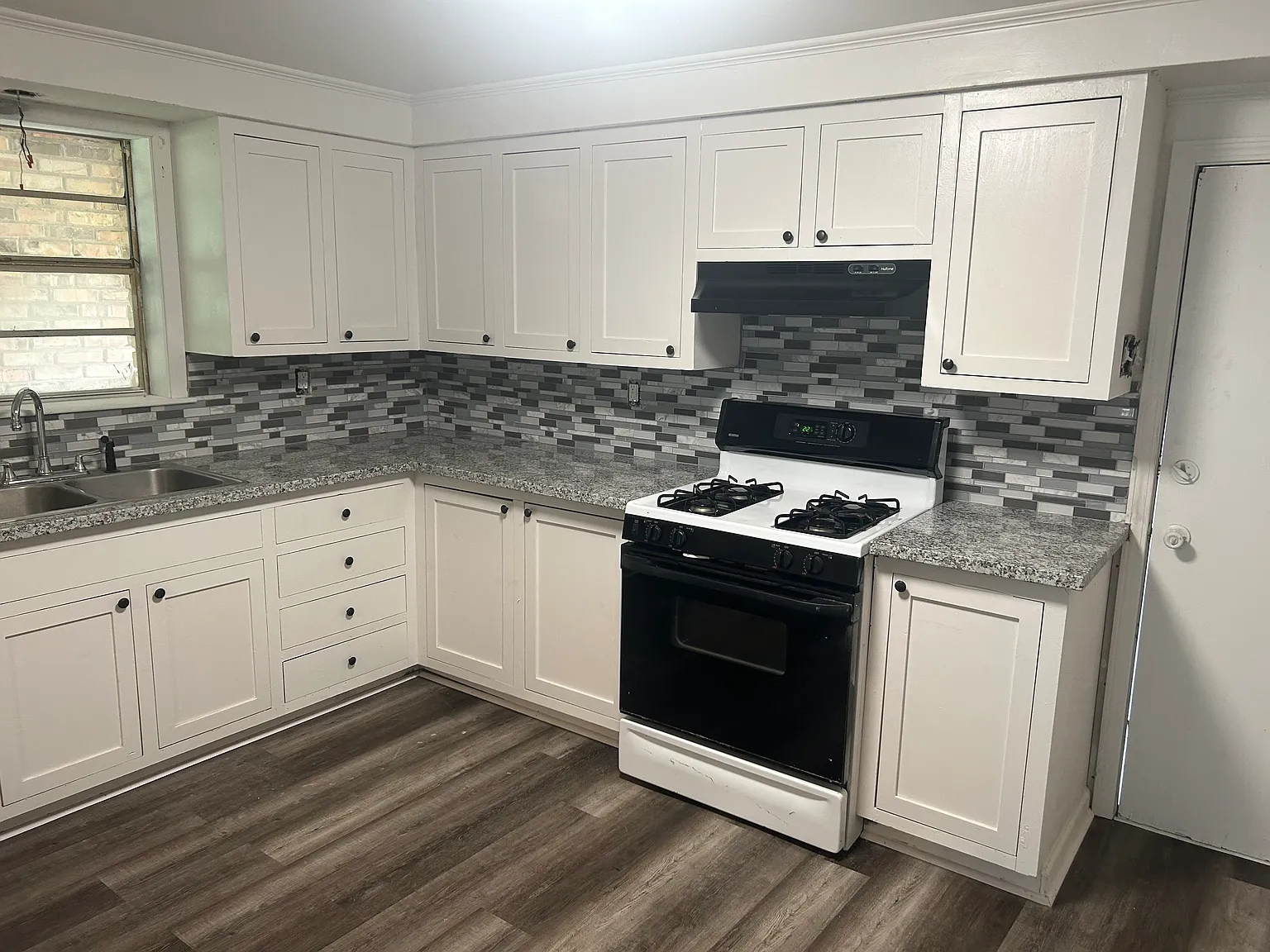3 bed, 1200 sqft, $1,200 — Photo 2