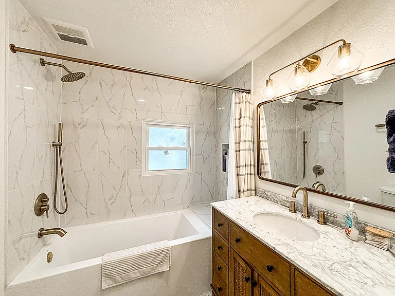 819 N Cedar St — Photo 28