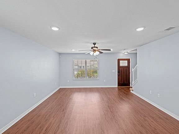 5th image of 457 Eisenhower Dr