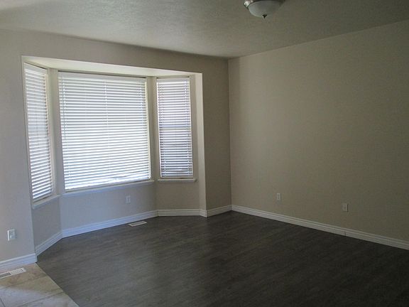 2nd image of 1402 S Rolling Sage Way