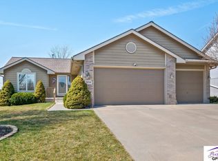 21534 Amber Dr, Gretna, NE 68028