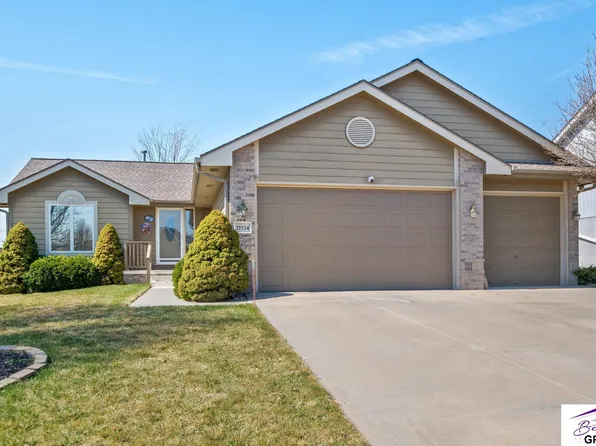 21534 Amber Dr, Gretna, NE 68028