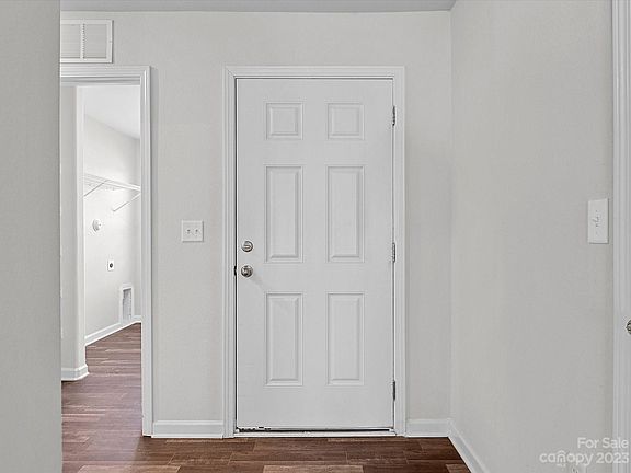 5th image of 207 Belcaro Dr