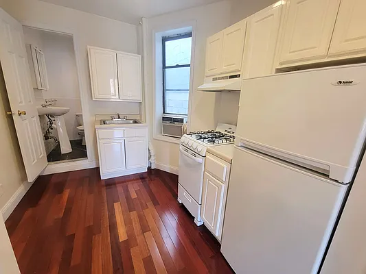 Rented by Bruma Realty LLC | media 8