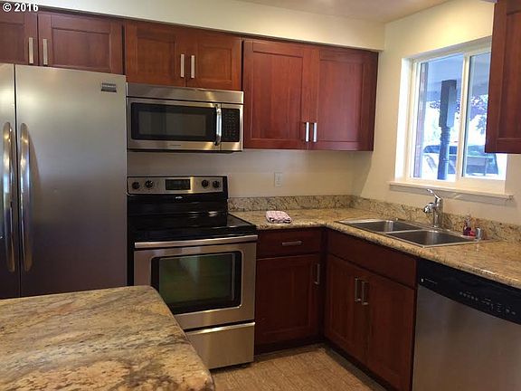 5th image of 415 NE 83rd St