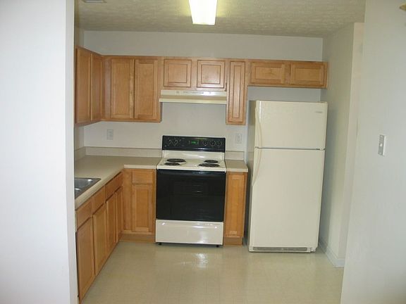Kitchen w/ all appliances