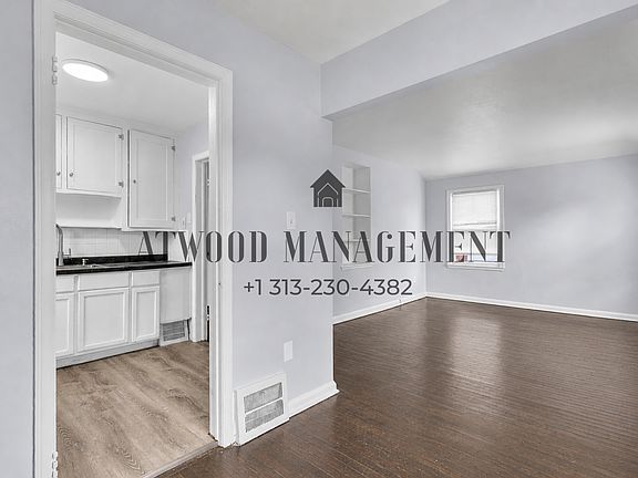 3rd image of 14118-20 Evergreen Rd