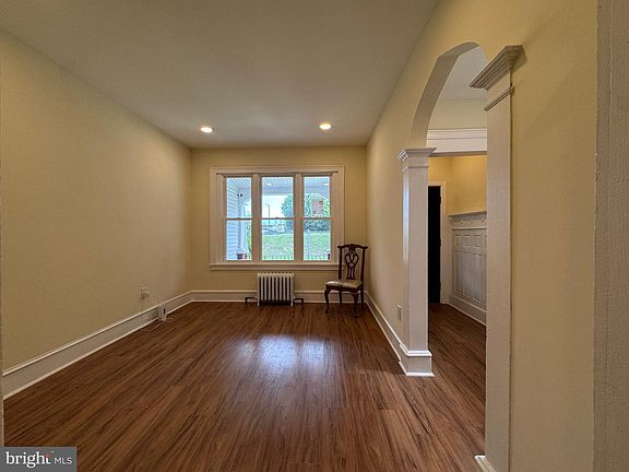 4th image of 437 W Roosevelt Blvd