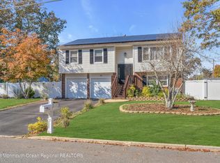 68 Sylvan Lake Blvd, Bayville, NJ 08721