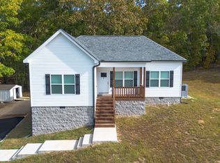2800 N Hurricane Creek Rd, Mc Ewen, TN 37101