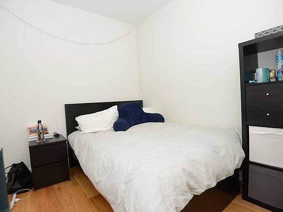 4th image of 61 Delancey St Front 1E