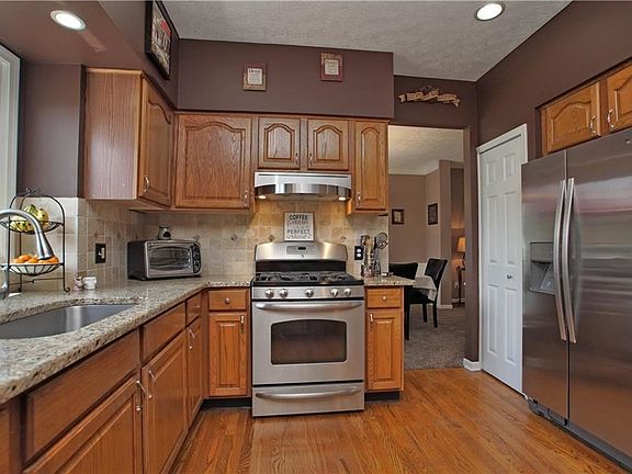 5th image of 562 McPherson Cir