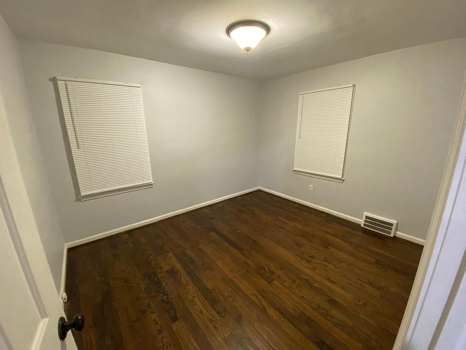 24120 Chicago St, photo 3