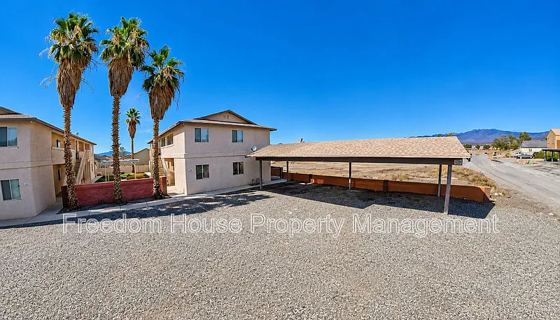 3 bed, 2.0 bath, 1077 sqft, $1,436 — Photo 3