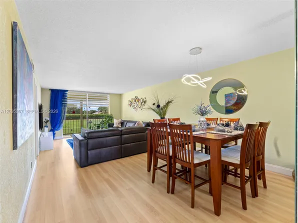 9820 S Hollybrook Lake Dr APT 208, Pembroke Pines, FL 33025
