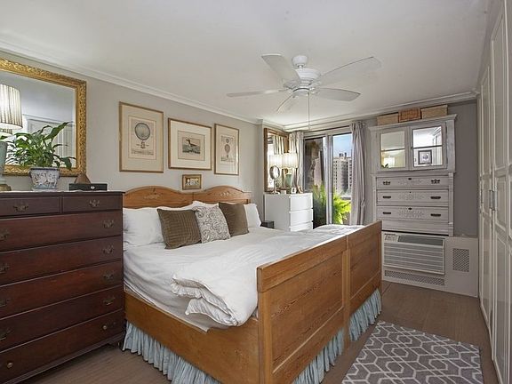 3rd image of 100 W 94th St APT 8D