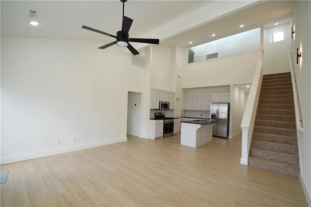3 bed, 2.5 bath, 1617 sqft, $1,800 — Photo 4